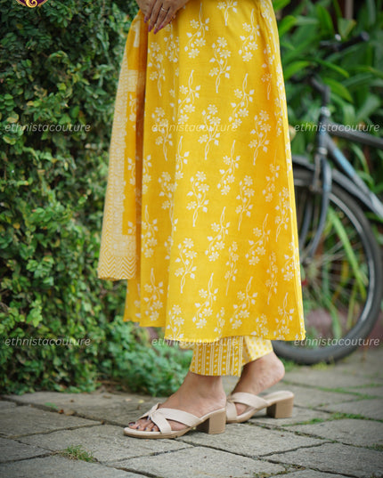 EC132 – Sunshine Bloom Cotton Kurti Set – Graceful Comfort in Every Step ☀️🌼