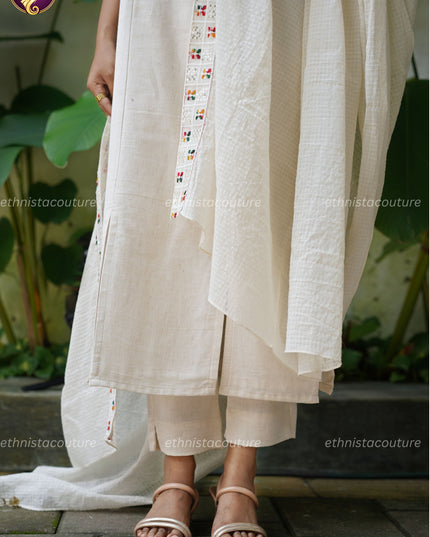EC142 – Off-White Cotton Flex Slitted Kurti Set with Thread Embroidery & Mul Cotton Dupatta ⭐