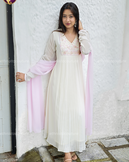 EC143 – Off-White Star Georgette Pleated Kurti Set with Heavy Aariwork & Soft Georgette Dupatta ⭐