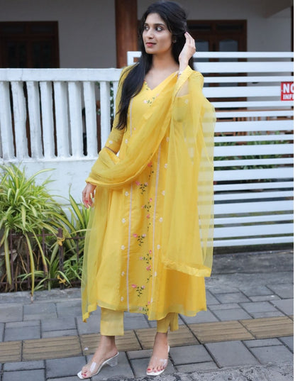 Mul Chanderi Embroidered Kurti Set -EC111