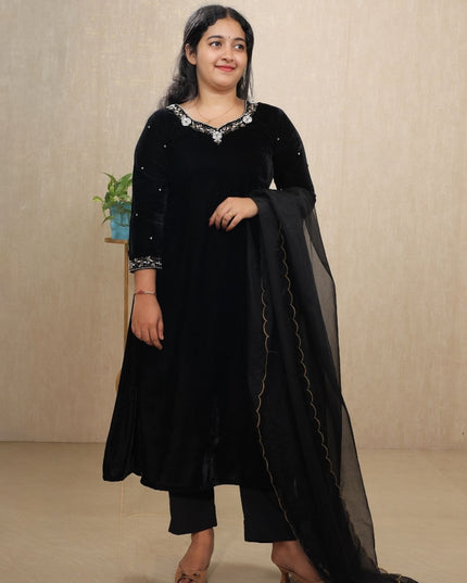 EC097 – Black Velvet Kurti Set with Sardoshi Embroidered V Neck