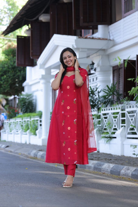 EC126 Rani Pink Chanderi Set – Bold Elegance