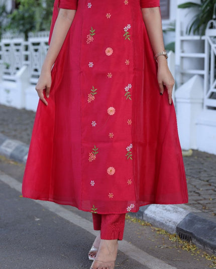 EC126 Rani Pink Chanderi Set – Bold Elegance