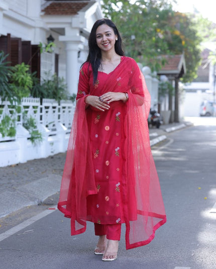 EC126 Rani Pink Chanderi Set – Bold Elegance